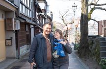 Personalized FUKUOKA Guided Tour with Local Guide + Photo Service