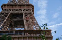 Paris: Eiffel Tower Guided Tour to Summit