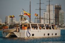 Sunset on catamaran + open bar + 3 hours of tour