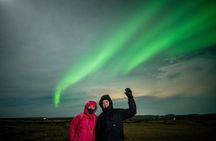 Northern Lights with Local Pastries, Hot Chocolate and Photos