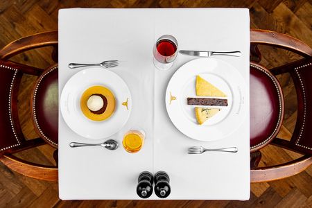 Dining at London Steakhouse: 3-Course Menu & Cocktail