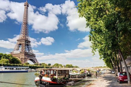 Best of Paris city tour with Eiffel Tower lunch and Seine cruise