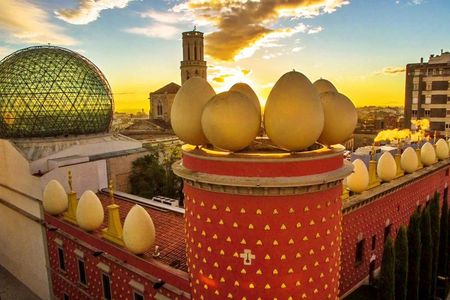 Girona and Figueres tour from Barcelona with guided visit of Dalí Museum for small groups