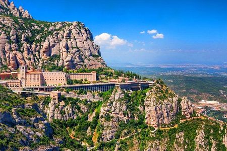 Montserrat and Penedès tour from Barcelona