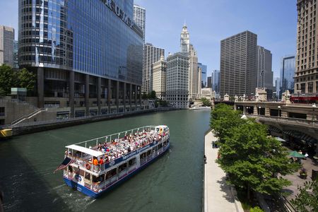 Architecture cruise on the Chicago River
