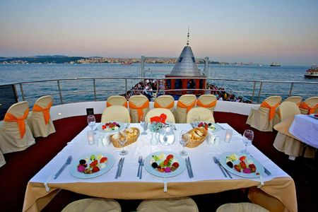Dinner cruise with Turkish Night Show