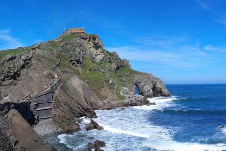 Skip-the-line tickets to Bilbao Guggenheim Museum and San Juan de Gaztelugatxe tour from San Sebastián