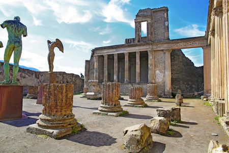 Roundtrip Transfer From Rome to Pompeii with Skip-The-Line Tickets