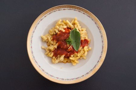 Market tour, cooking class and lunch or dinner at a Cesarina's home in Florence