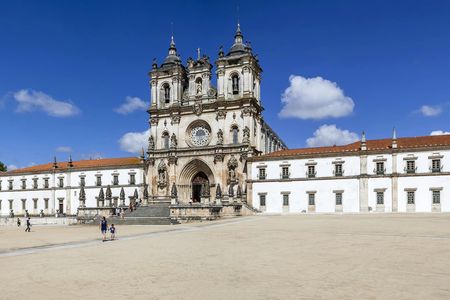 Fátima, Batalha, Alcobaça, Nazaré and Óbidos private tour from Lisbon