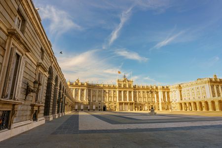 Madrid Royal Palace and Retiro Park guided tour with fast-track access