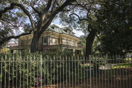 Garden District and Lafayette Cemetery Tour