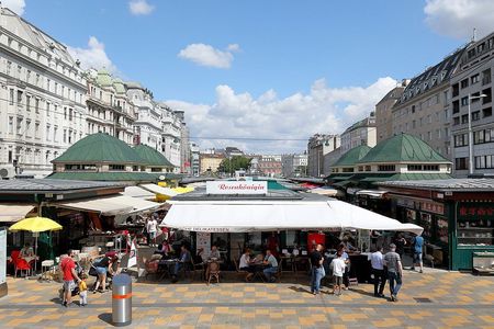 Vienna food tour at Naschmarkt