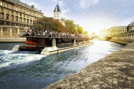 Sightseeing cruise from the Eiffel Tower