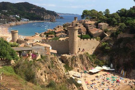 Costa Brava Coast Path hiking and Tossa de Mar tour