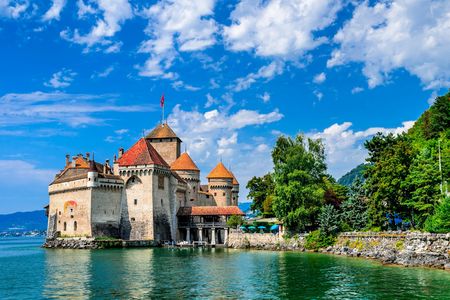 Montreux and Chillon Castle Day Tour from Lausanne by Bus