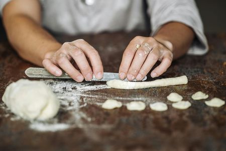 Market tour and dining experience at a Cesarina's home in Bari