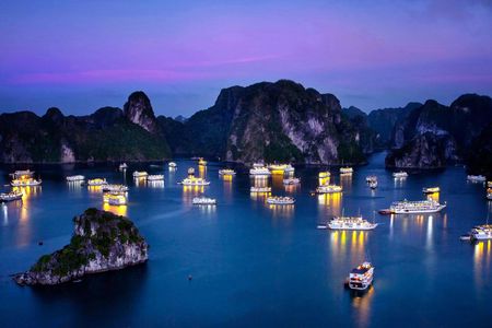 Private full-day trip from Hanoi to Halong Bay with boat cruise
