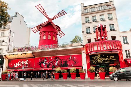 Dinner at the Eiffel Tower, cruise and show at Moulin Rouge