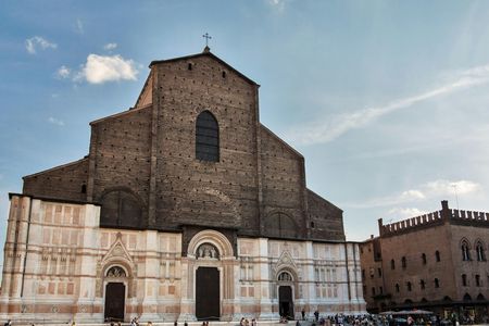 San Petronio Basilica and Archiginnasio private tour