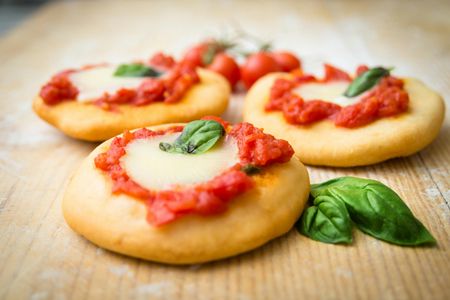 Small-group pizza tour in Rione Monti