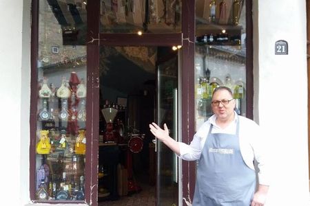 Romanian food walking tour in the center of Bucharest