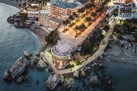 Guided tour of tropical coast of Granada and Nerja Caves