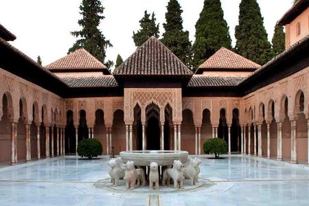 Alhambra guided tour with flamenco show and dinner