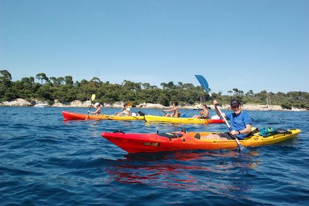 Sea kayak rental on the Esterel coast in the French Riviera