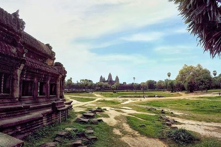 3-day private tour Angkor Temple Complex and Rolous Group