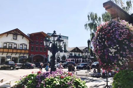 Snoqualmie Falls and Leavenworth day tour from Seattle