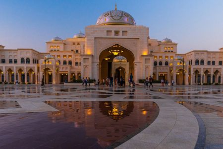 Private full-day tour of Abu Dhabi and Qasr al Watan
