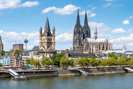 Luxury sightseeing tour of Cologne with private transportation from Amsterdam