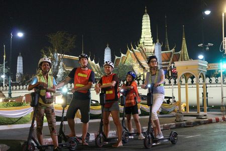 Guided e-scooter night tour with local street food