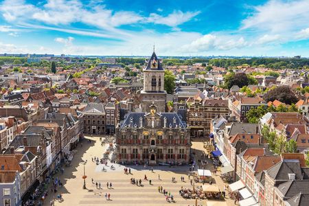 Self guided tour with interactive city game of Delft