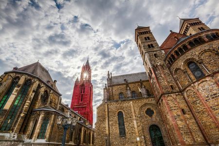 Self guided tour with interactive city game of Maastricht
