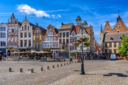 Self guided tour with interactive city game of Antwerp