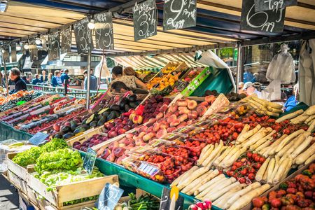 Gourmet walking tour in Latin Quarter with tasting