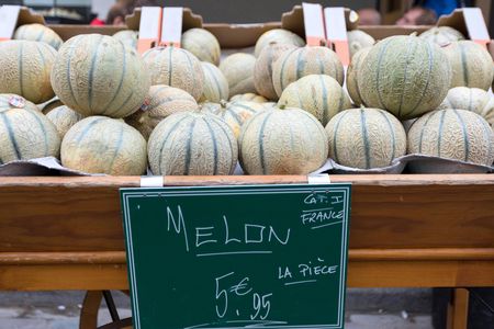 Food tour of the Marché d’Aligre in Paris