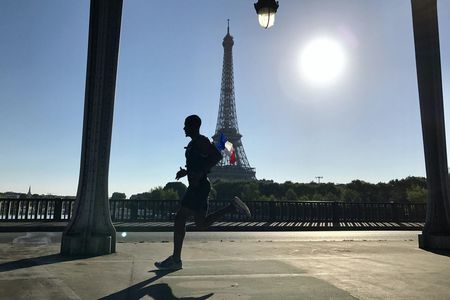 Sunrise and sightseeing run in Paris