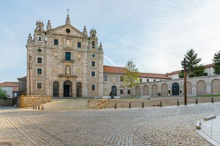 Segovia and Ávila Tour with Lunch and Flamenco Show