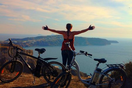 Guided e-bike tour in Santorini