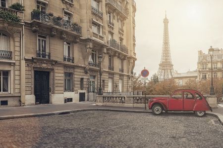 Private tour by night in vintage 2CV with champagne