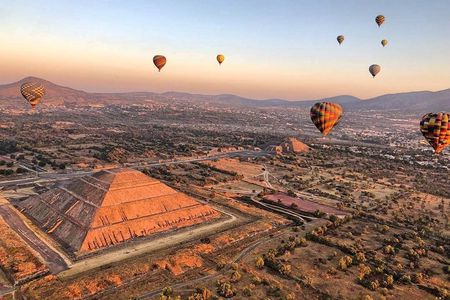 Teotihuacan pyramids guided excursion and hot air balloon ride