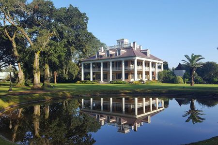 Houmas House estate and gardens guided mansion tour