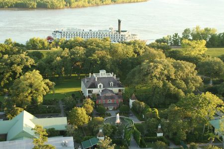 Houmas House estate and gardens and Great River Road museum tour combo