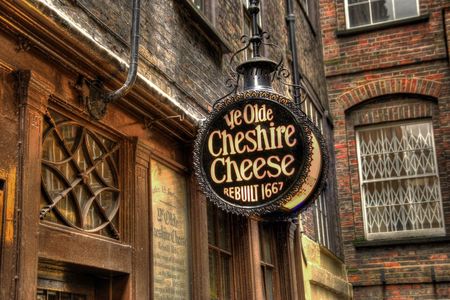 Historic London pubs private walking tour