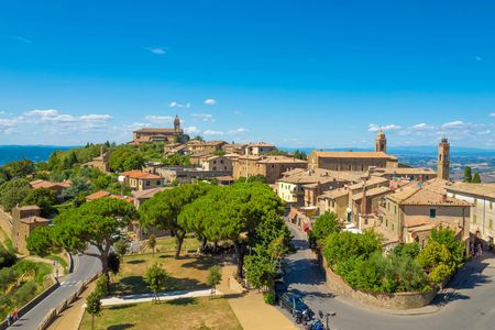 Winery tour and tasting experience in Montepulciano