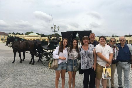 Schönbrunn Palace guided tour with a friendly historian