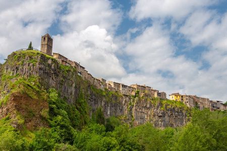 Historical Garrotxa day trip